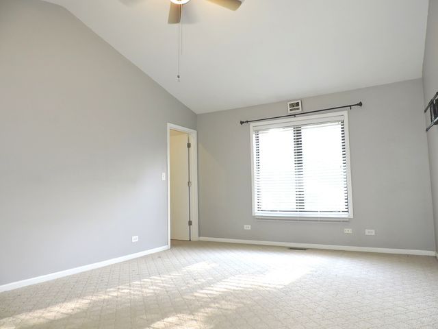 245 CARLISLE Avenue, Westmont, IL 60559