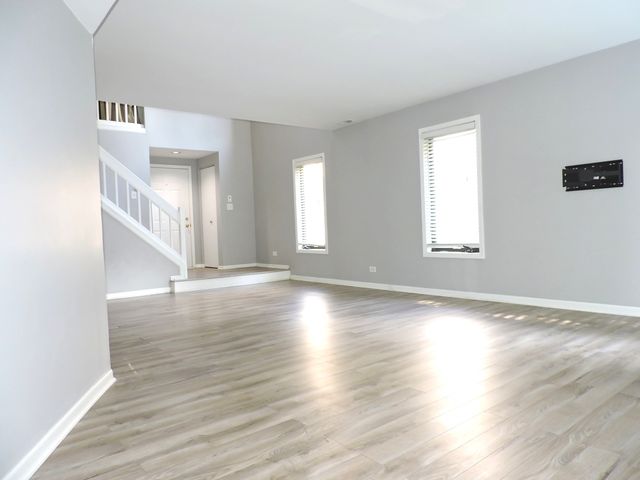 245 CARLISLE Avenue, Westmont, IL 60559