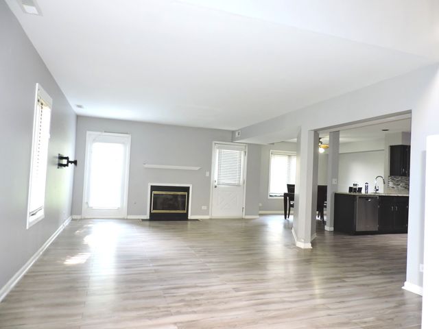 245 CARLISLE Avenue, Westmont, IL 60559