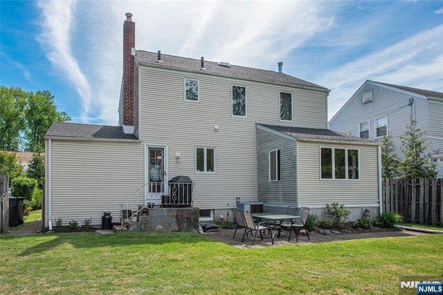 56 Lunn Avenue, Bergenfield, NJ 07621