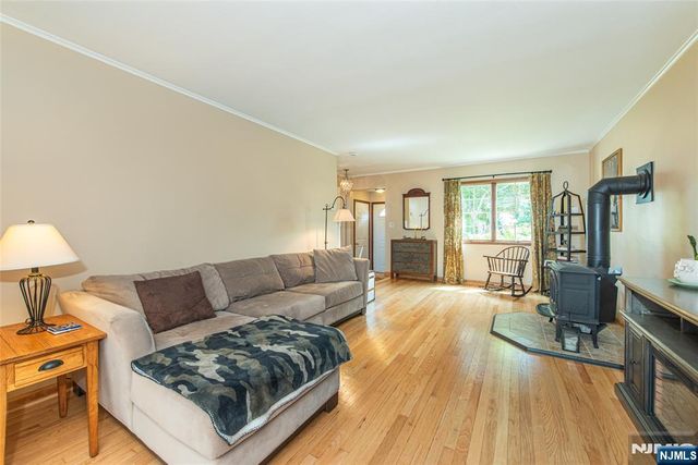 56 Lunn Avenue, Bergenfield, NJ 07621