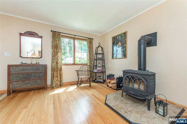 56 Lunn Avenue, Bergenfield, NJ 07621