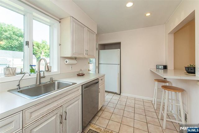 56 Lunn Avenue, Bergenfield, NJ 07621