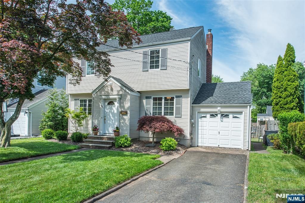 56 Lunn Avenue, Bergenfield, NJ 07621