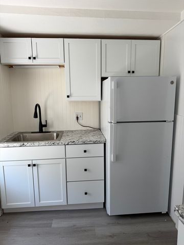 76 Lowell St A, Peabody, MA 01960