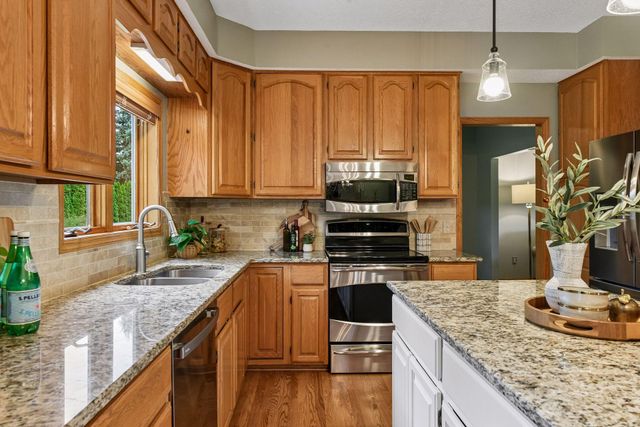 1929 Woodstone Drive, Victoria, MN 55386