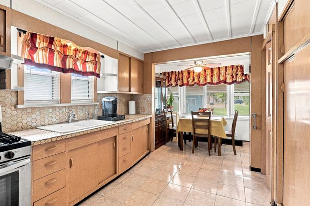 764 Allen St, Springfield, MA 01118