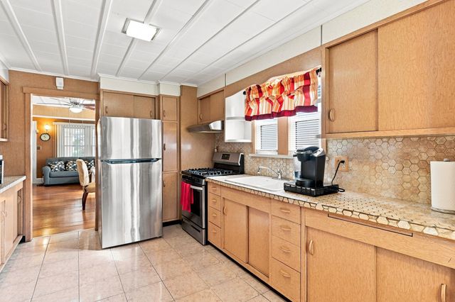 764 Allen St, Springfield, MA 01118