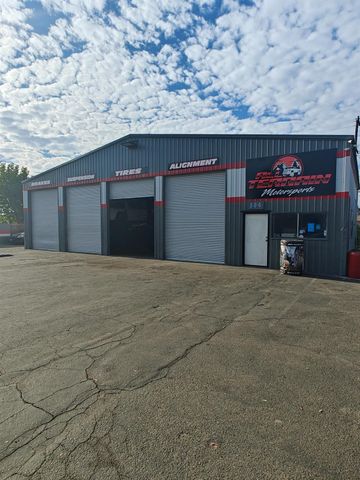 800 S Gateway Drive, Madera, CA 93637