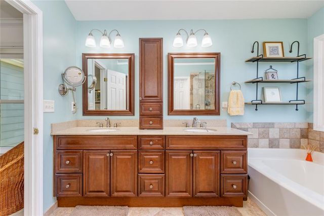 320 Hillside Manor Drive, Sugar Hill, GA 30518