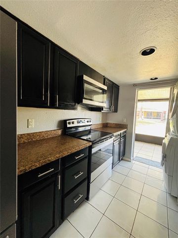 28 LAS PALMAS WAY, Kissimmee, FL 34743