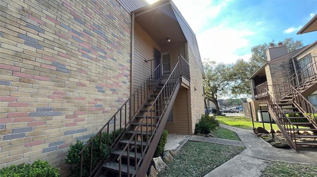 10555 Turtlewood Court 201, Houston, TX 77072