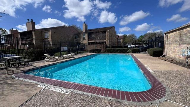 10555 Turtlewood Court 201, Houston, TX 77072