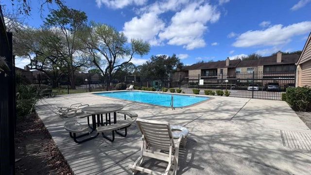 10555 Turtlewood Court 201, Houston, TX 77072