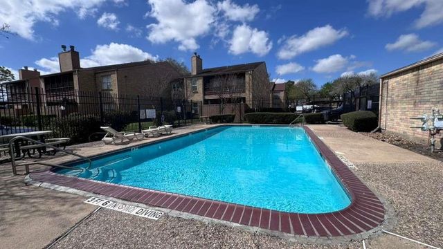 10555 Turtlewood Court 201, Houston, TX 77072