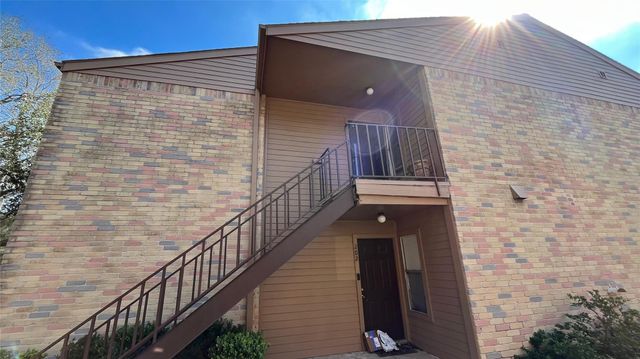 10555 Turtlewood Court 201, Houston, TX 77072