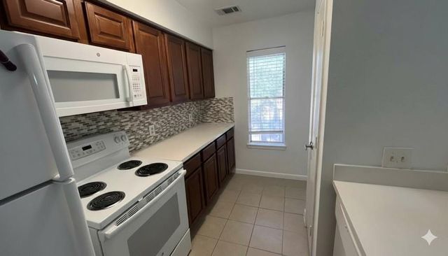 10555 Turtlewood Court 201, Houston, TX 77072