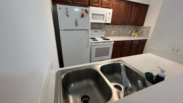 10555 Turtlewood Court 201, Houston, TX 77072