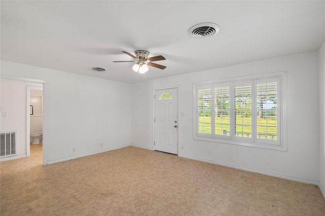 36622 Tompkins Road, Hempstead, TX 77445