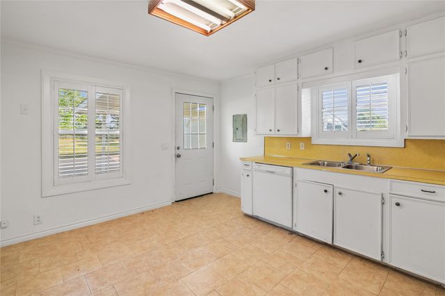 36622 Tompkins Road, Hempstead, TX 77445