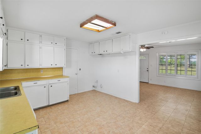 36622 Tompkins Road, Hempstead, TX 77445