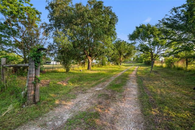 36622 Tompkins Road, Hempstead, TX 77445