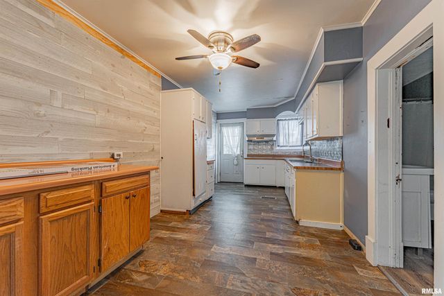 202 S VINE Street, Mt Pulaski, IL 62548