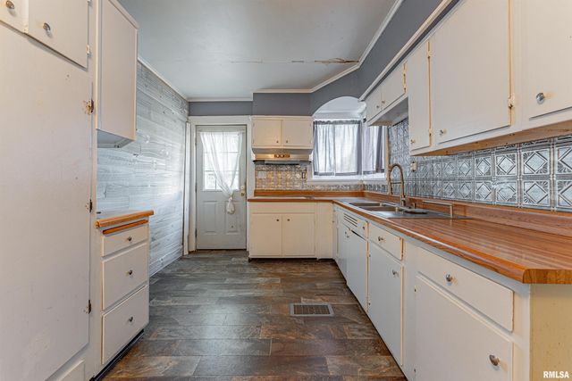 202 S VINE Street, Mt Pulaski, IL 62548