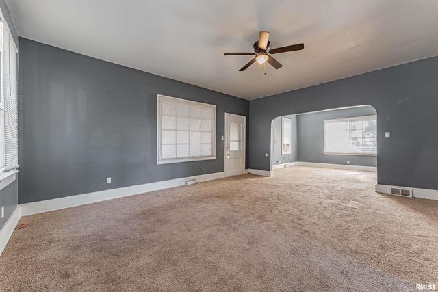 202 S VINE Street, Mt Pulaski, IL 62548