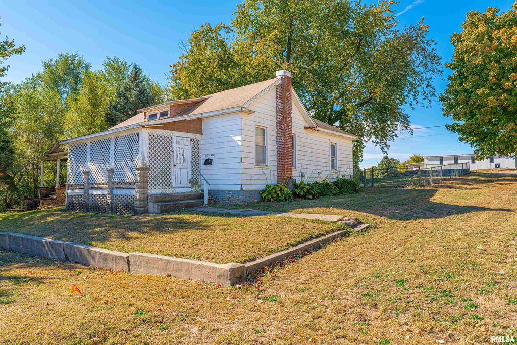 202 S VINE Street, Mt Pulaski, IL 62548