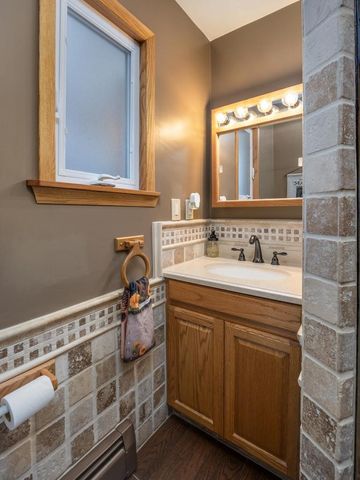 2414 W Avalon Road, Janesville, WI 53546