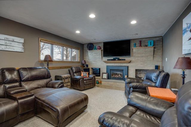 2414 W Avalon Road, Janesville, WI 53546