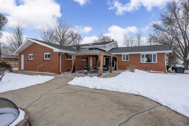2414 W Avalon Road, Janesville, WI 53546