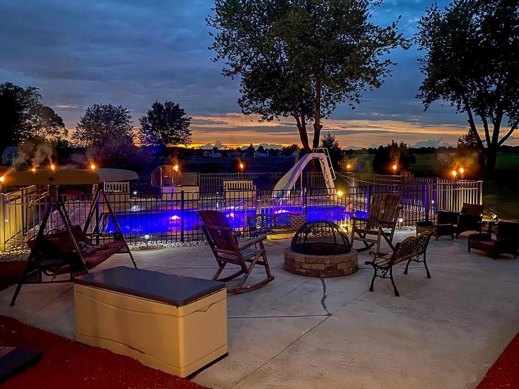 2414 W Avalon Road, Janesville, WI 53546