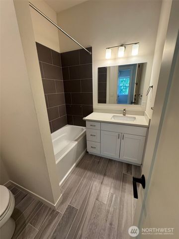 418 20th Avenue, Seattle, WA 98122
