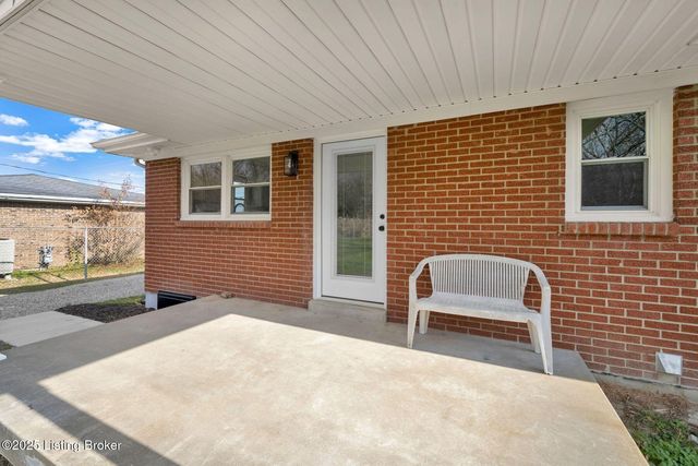 2753 Coral Ridge Rd, Brooks, KY 40109