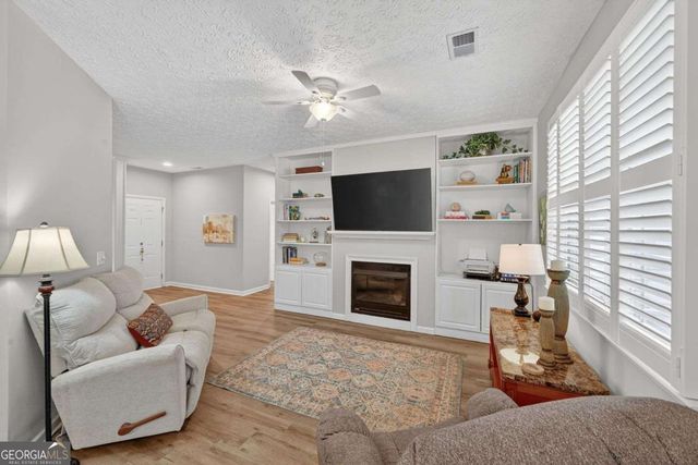 111 W Oaks Court, Woodstock, GA 30188