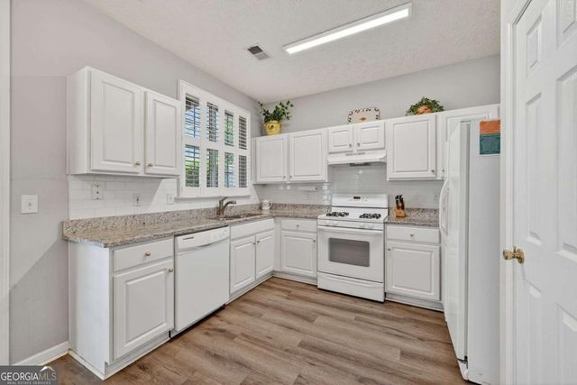 111 W Oaks Court, Woodstock, GA 30188