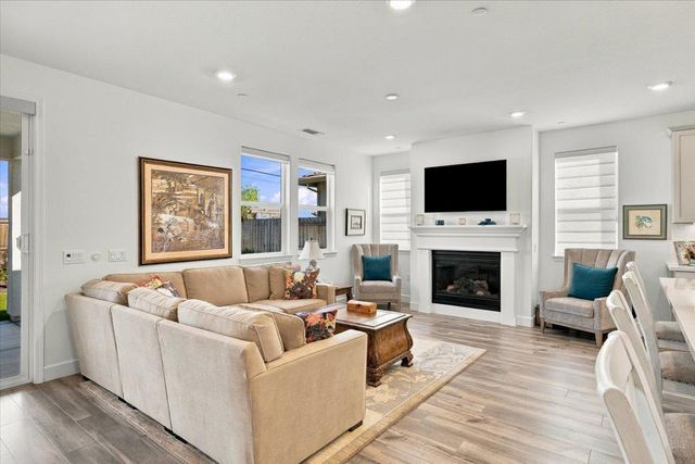 8289 Evans Tree Dr, Roseville, CA 95747