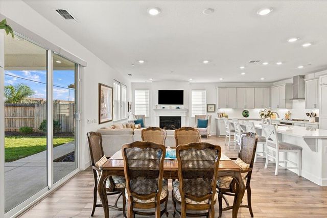 8289 Evans Tree Dr, Roseville, CA 95747