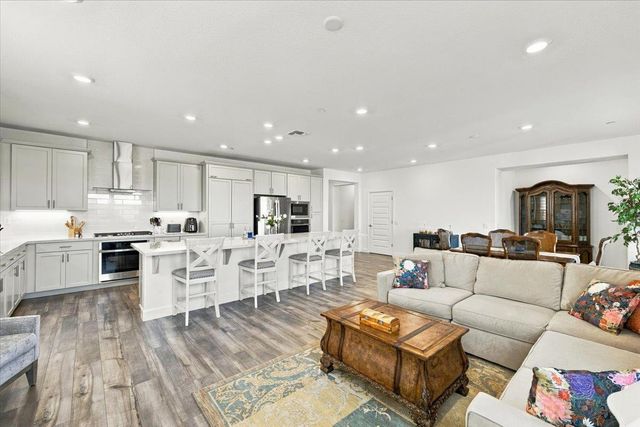 8289 Evans Tree Dr, Roseville, CA 95747