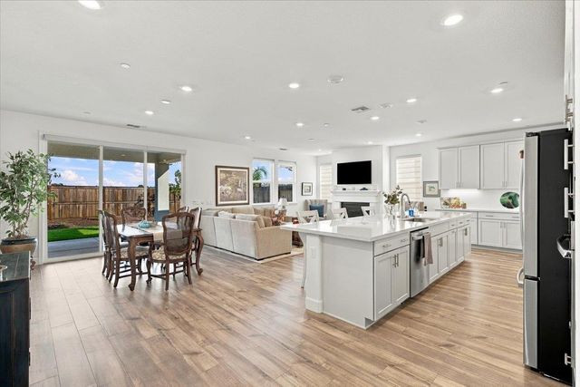 8289 Evans Tree Dr, Roseville, CA 95747
