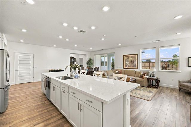 8289 Evans Tree Dr, Roseville, CA 95747