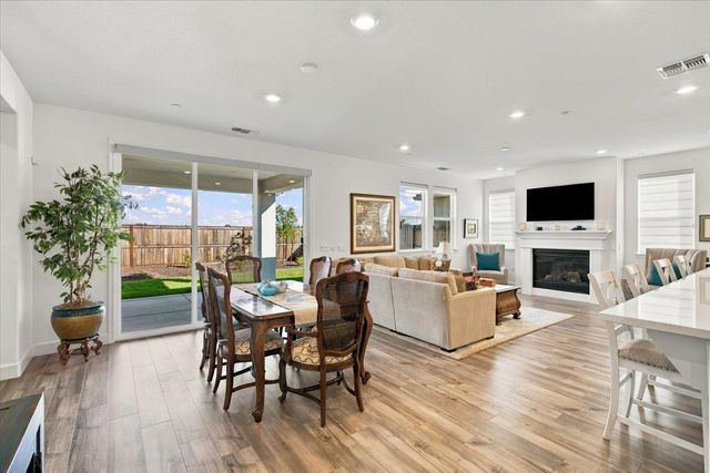 8289 Evans Tree Dr, Roseville, CA 95747
