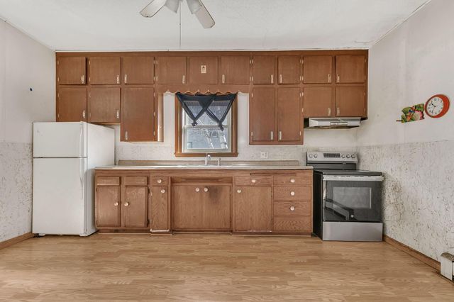 110 1st Street SW, Melrose, MN 56352