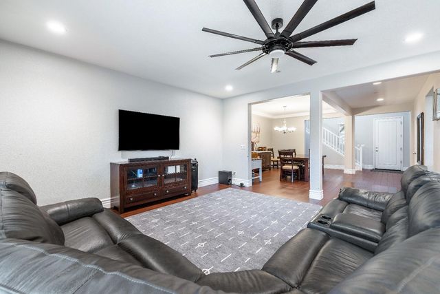 1047 Maine Avenue, Clovis, CA 93619