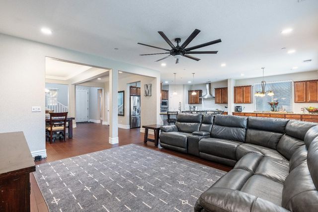 1047 Maine Avenue, Clovis, CA 93619