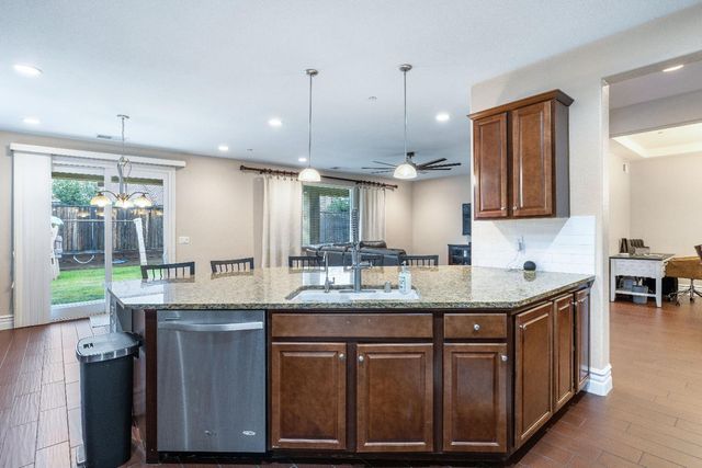 1047 Maine Avenue, Clovis, CA 93619