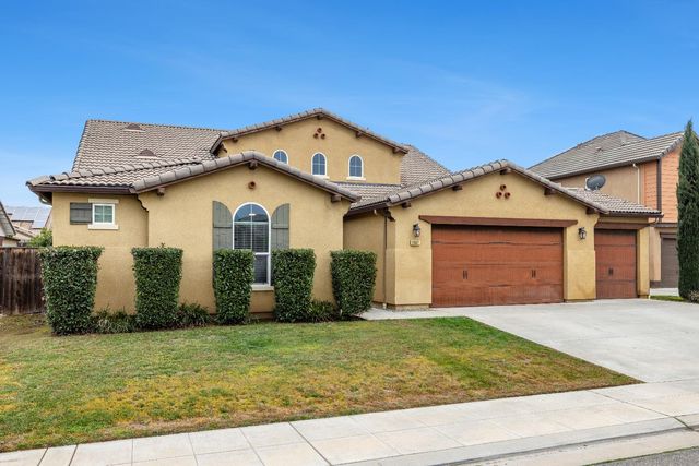 1047 Maine Avenue, Clovis, CA 93619