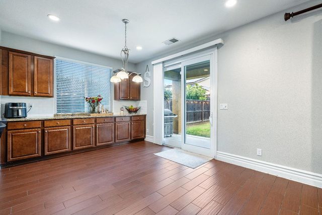 1047 Maine Avenue, Clovis, CA 93619